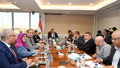 وزير الإسكان يتابع مع مسئولي “سيتي إيدج” موقف مبيعات عددٍ من المشروعات