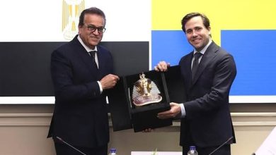 وزير الصحة يبحث مع وزير التجارة السويدي فرص الاستثمار الصحي والتعاون في دعم الجرحى الفلسطينيين