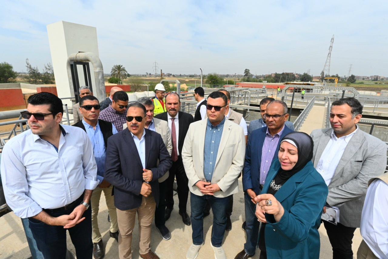وزير الإسكان ومحافظ الشرقية يبدآن جولة تفقدية بعدد من مشروعات المياه والصرف 