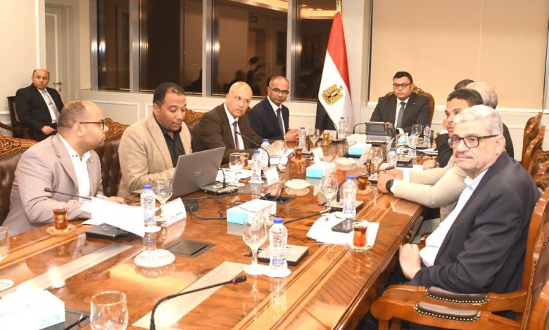 وزير الإسكان يتابع منظومة مياه الشرب بمدن شرق وغرب القاهرة استعدادا لفصل الصيف وزير الإسكان يتابع منظومة مياه الشرب بمدن شرق وغرب القاهرة استعدادا لفصل الصيف