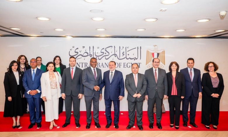 محافظ البنك المركزي يستقبل نائب المدير العام لصندوق النقد الدولي والوفد المرافق له محافظ البنك المركزي يستقبل نائب المدير العام لصندوق النقد الدولي والوفد المرافق له