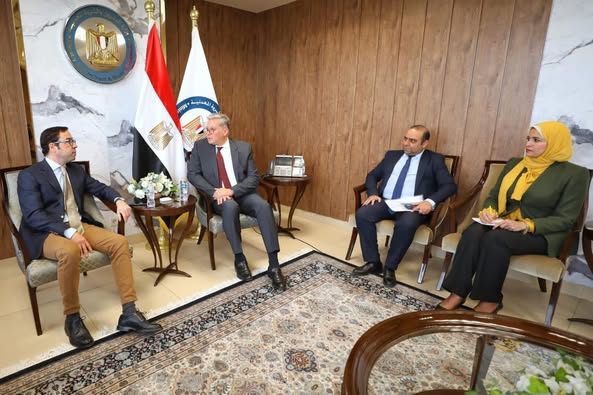 وزير البترول يعقد اجتماعًا مع “شارد كابيتال” لبحث تطورات العمل بمجمع البحر المتوسط للبتروكيماويات في العلمين الجديدة وزير البترول يعقد اجتماعًا مع “شارد كابيتال” لبحث تطورات العمل بمجمع البحر المتوسط للبتروكيماويات في العلمين الجديدة