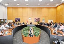 وزير الإسكان يجتمع بالشركات المنفذة لمشروع تطوير موقع التجلي الأعظم