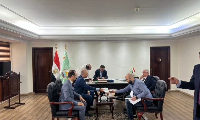 وزير الزراعة يعقد اللقاء الأسبوعي مع أعضاء مجلسي النواب والشيوخ وزير الزراعة يعقد اللقاء الأسبوعي مع أعضاء مجلسي النواب والشيوخ