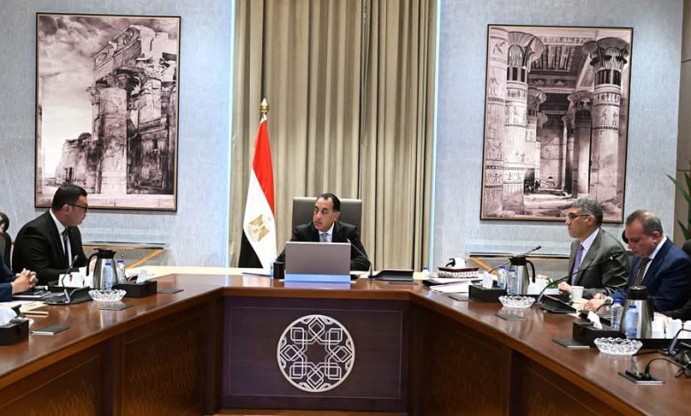 رئيس الوزراء يتابع الموقف التنفيذي لتطوير أرض مطار إمبابة ومنطقة عزيز عزت رئيس الوزراء يتابع الموقف التنفيذي لتطوير أرض مطار إمبابة ومنطقة عزيز عزت