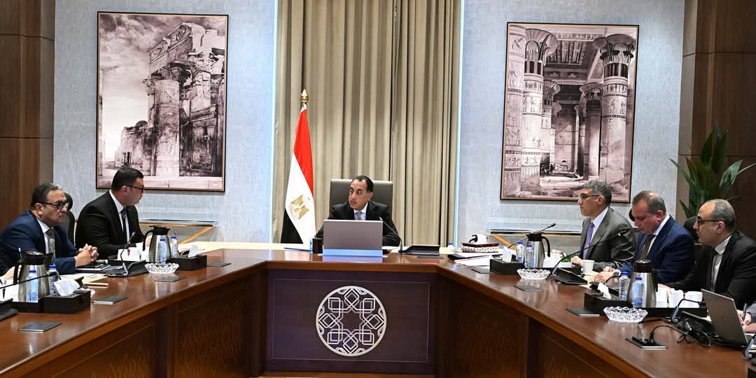 رئيس الوزراء يتابع الموقف التنفيذي لتطوير أرض مطار إمبابة ومنطقة عزيز عزت