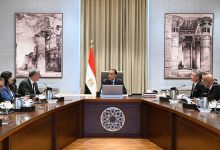 رئيس الوزراء يستقبل نائب رئيس شركة “إكسون موبيل” العالمية لشئون الاستكشاف