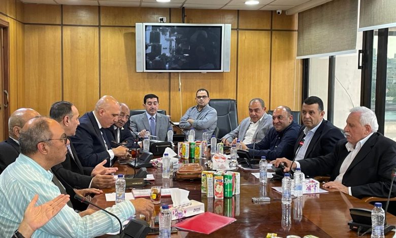 غرفة الصناعات النسيجية تبحث تحديات التراخيص ورسوم الصيانة وفواتير المياه واسعار الغاز غرفة الصناعات النسيجية تبحث تحديات التراخيص ورسوم الصيانة وفواتير المياه واسعار الغاز