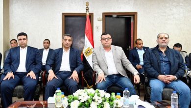 وزير الإسكان يعقد اجتماعًا بمقر جهاز مدينة السويس الجديدة لمتابعة المشروعات التنموية 