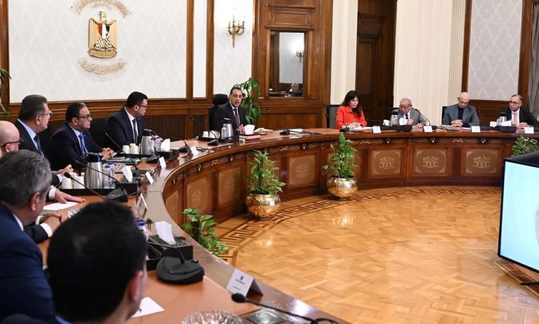 تفاصيل لقاء رئيس الوزراء وأعضاء اللجنة الاستشارية للتنمية العمرانية وتصدير العقار تفاصيل لقاء رئيس الوزراء وأعضاء اللجنة الاستشارية للتنمية العمرانية وتصدير العقار