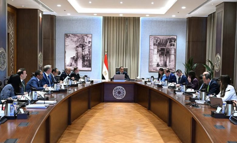 بحضور محافظ المركزي.. رئيس الوزراء يتابع تطورات برنامج الطروحات الحكومية بحضور محافظ المركزي.. رئيس الوزراء يتابع تطورات برنامج الطروحات الحكومية