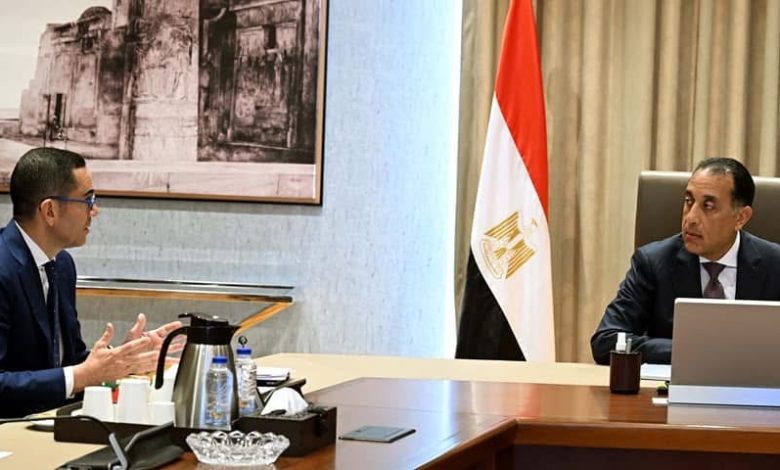 رئيس الوزراء يتابع مع وزير الاستثمار تنفيذ التكليفات الرئاسية لتحسين مناخ الاستثمار رئيس الوزراء يتابع مع وزير الاستثمار تنفيذ التكليفات الرئاسية لتحسين مناخ الاستثمار