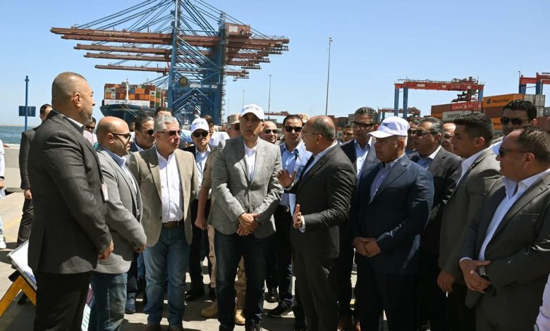 رئيس الوزراء يتفقد المحطة الأكبر في منطقة شرق المتوسط بطاقة استيعابية 7 ملايين حاوية رئيس الوزراء يتفقد المحطة الأكبر في منطقة شرق المتوسط بطاقة استيعابية 7 ملايين حاوية