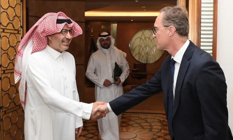 الحصيني يستقبل سفير جمهورية لاتفيا لدى مصر الحصيني يستقبل سفير جمهورية لاتفيا لدى مصر