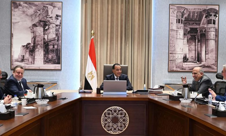 بحضور محافظ البنك المركزي.. رئيس الوزراء يستعرض جهود زيادة احتياطي النقد الأجنبي بحضور محافظ البنك المركزي.. رئيس الوزراء يستعرض جهود زيادة احتياطي النقد الأجنبي