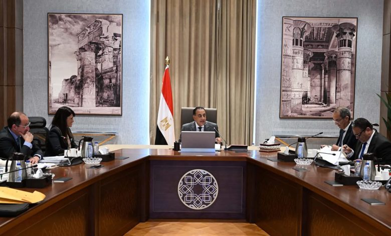 رئيس الوزراء يتابع جهود فض التشابكات المالية بين بنك الاستثمار وعدد من الجهات الحكومية رئيس الوزراء يتابع جهود فض التشابكات المالية بين بنك الاستثمار وعدد من الجهات الحكومية