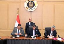 كامل الوزير يشهد توقيع عقد تنفيذ أعمال البنية الأساسية لمشروع ترام الرمل