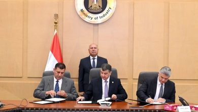 كامل الوزير يشهد توقيع عقد تنفيذ أعمال البنية الأساسية لمشروع ترام الرمل