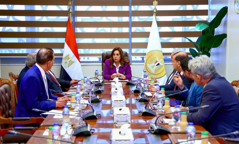 وزيرة التنمية المحلية توجه بسرعة الإنتهاء من إعداد الأحوزة العمرانية للمدن والقرى بالمحافظات وزيرة التنمية المحلية توجه بسرعة الإنتهاء من إعداد الأحوزة العمرانية للمدن والقرى بالمحافظات
