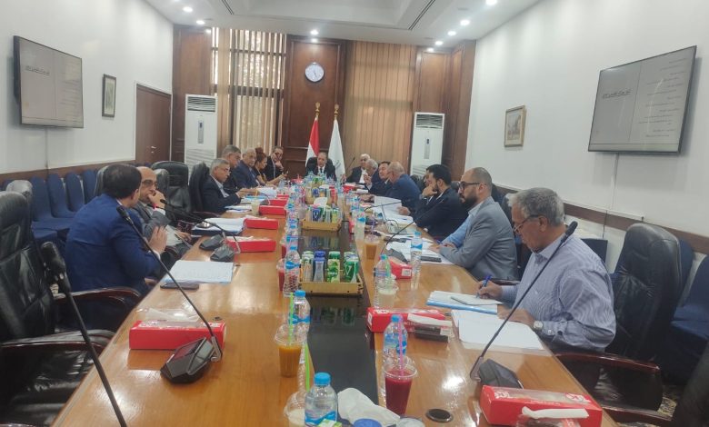 غرفة الصناعات الكيماوية تعقد اجتماعها الشهري برئاسة شريف الجبلي وتناقش عددا من الملفات البيئية والتنموية غرفة الصناعات الكيماوية تعقد اجتماعها الشهري برئاسة شريف الجبلي وتناقش عددا من الملفات البيئية والتنموية