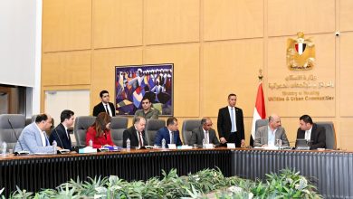 وزير الإسكان يعقد اجتماعه الدوري مع أعضاء البرلمان