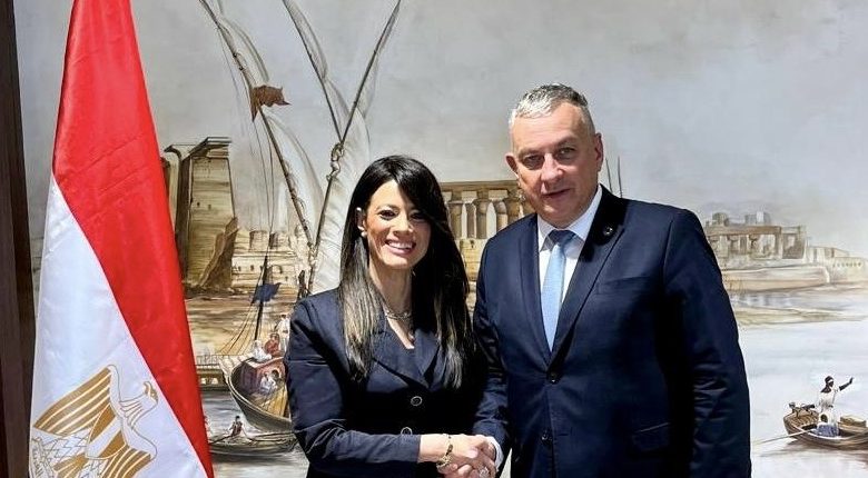 المشاط تلتقي المفوض الأوروبي للشراكات الدولية لتعزيز العلاقات الاقتصادية مع «فريق أوروبا» المشاط تلتقي المفوض الأوروبي للشراكات الدولية لتعزيز العلاقات الاقتصادية مع «فريق أوروبا»