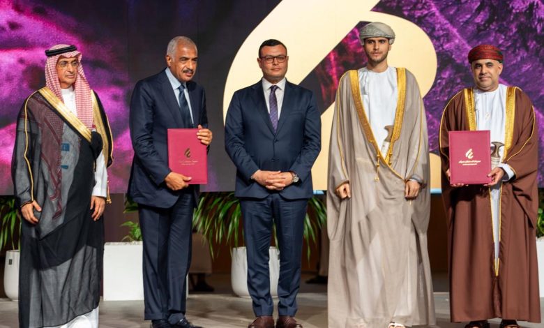 طلعت مصطفى توقع إتفاقية مع وزارة الإسكان بسلطنة عمان لتطوير مشروعين باستثمارات 1.5 مليار ريال طلعت مصطفى توقع إتفاقية مع وزارة الإسكان بسلطنة عمان لتطوير مشروعين باستثمارات 1.5 مليار ريال