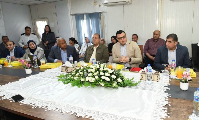 وزير الإسكان يوجه الشركات العاملة بحدائق تلال الفسطاط بضغط البرامج الزمنية وتسريع وتيرة العمل وزير الإسكان يوجه الشركات العاملة بحدائق تلال الفسطاط بضغط البرامج الزمنية وتسريع وتيرة العمل
