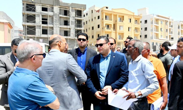 وزير الإسكان يتفقد المحاور والطرق الرئيسية بالعاصمة الإدارية والقاهرة الجديدة