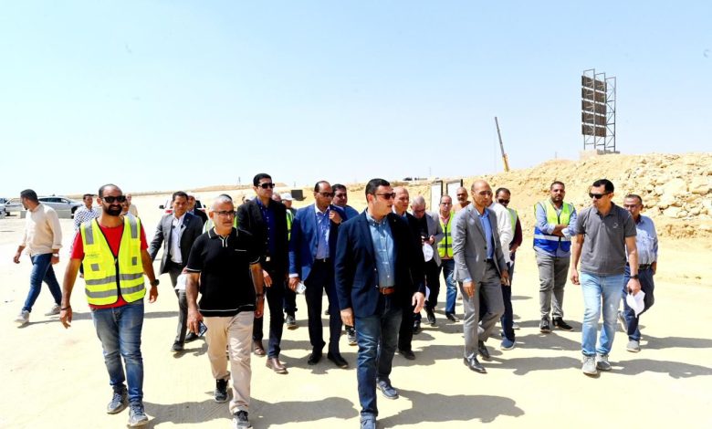 الشربيني يتفقد مشروعات المرافق والطرق الجارية بالامتداد الجنوبي بالقاهرة الجديدة