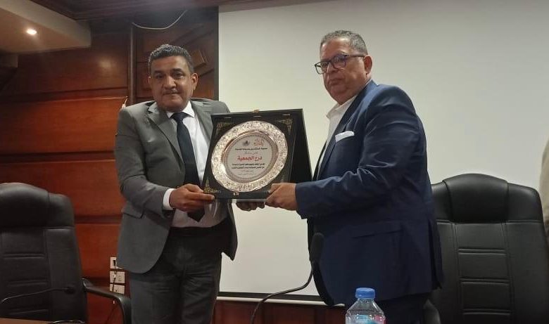 المهندس أشرف فتحى يلتقي رئيس جمعية المستثمرين لتعزيز سبل دعم الصناعة والمستثمرين المهندس أشرف فتحى يلتقي رئيس جمعية المستثمرين لتعزيز سبل دعم الصناعة والمستثمرين
