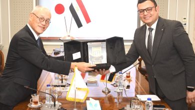 وزير الإسكان يستقبل سفير اليابان لاستعراض فرص الاستثمار بمصر