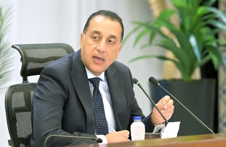 رئيس الوزراء يصل محافظة البحيرة لمتابعة سير العمل بعددٍ من المشروعات الخدمية والتنموية رئيس الوزراء يصل محافظة البحيرة لمتابعة سير العمل بعددٍ من المشروعات الخدمية والتنموية