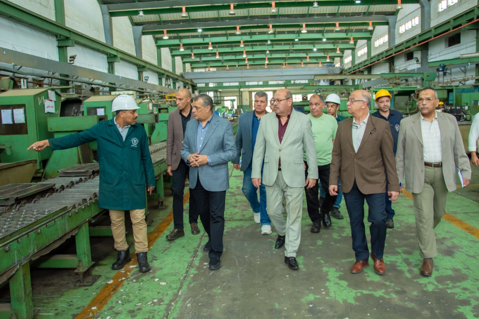 وزير الإنتاج الحربي يتابع مراحل التصنيع بشركة حلوان للصناعات الهندسية (مصنع 99 الحربي)