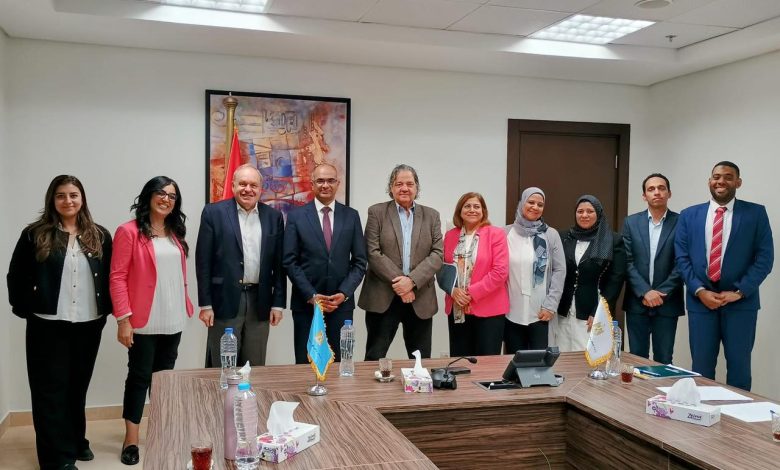 نائب وزير الإسكان يستقبل بعثة البنك الدولي لمتابعة برنامج الصرف الصحي بالمناطق الريفية بـ6 محافظات نائب وزير الإسكان يستقبل بعثة البنك الدولي لمتابعة برنامج الصرف الصحي بالمناطق الريفية بـ6 محافظات