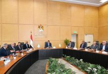 وزير الإسكان يتابع مشروعات المرافق وتوطين الصناعة.. خطة تحلية مياه البحر في 10 محافظات خلال 5 سنوات