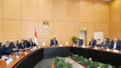 وزير الإسكان يتابع مشروعات المرافق وتوطين الصناعة.. خطة تحلية مياه البحر في 10 محافظات خلال 5 سنوات