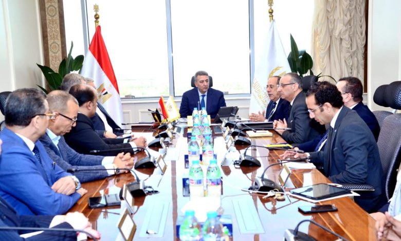تعاون استراتيجي بين «التموين» وشركتي «GRG» و«فيرنبرو» لتحديث المنافذ وتحسين سلاسل الإمداد تعاون استراتيجي بين «التموين» وشركتي «GRG» و«فيرنبرو» لتحديث المنافذ وتحسين سلاسل الإمداد