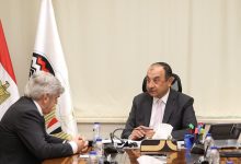 وزير قطاع الأعمال يبحث مع الرئيس التنفيذي لمجموعة “ماير تكنيمونت” الإيطالية تطورات مشروع حامض النيتريك 