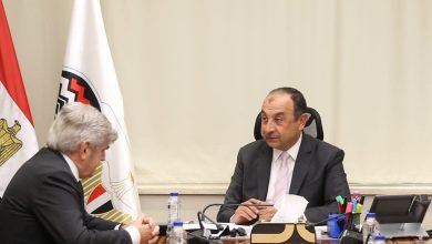وزير قطاع الأعمال يبحث مع الرئيس التنفيذي لمجموعة “ماير تكنيمونت” الإيطالية تطورات مشروع حامض النيتريك 