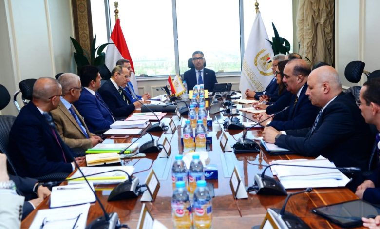 وزير التموين يعقد اجتماعًا مع الشركة “القابضة للصناعات الغذائية” لمتابعة الموقف التنفيذي للمخزون الاستراتيجي للسلع وزير التموين يعقد اجتماعًا مع الشركة “القابضة للصناعات الغذائية” لمتابعة الموقف التنفيذي للمخزون الاستراتيجي للسلع