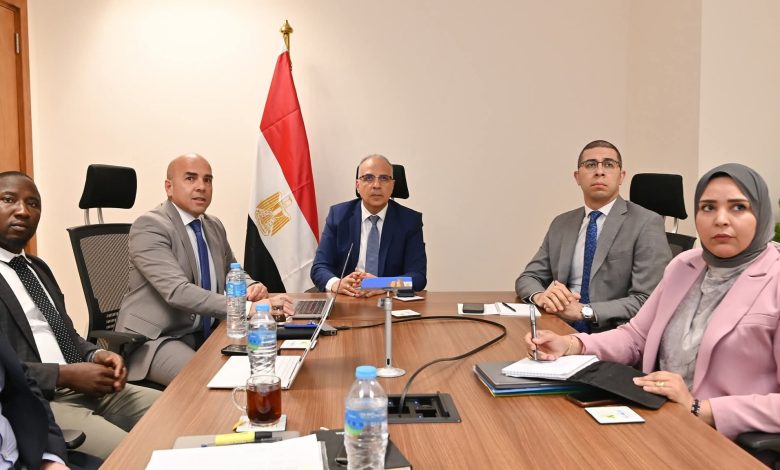 وزير الري: الجامعة الأمريكية تمتلك خبرات كبيرة في مجال زراعة المحاصيل المقاومة للجفاف وزير الري: الجامعة الأمريكية تمتلك خبرات كبيرة في مجال زراعة المحاصيل المقاومة للجفاف
