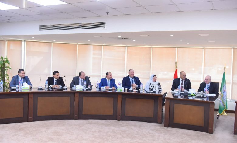 وزير العمل: توسع في قاعدة بيانات العمالة غير المنتظمة وعمال التراحيل للدعم والحماية وزير العمل: توسع في قاعدة بيانات العمالة غير المنتظمة وعمال التراحيل للدعم والحماية