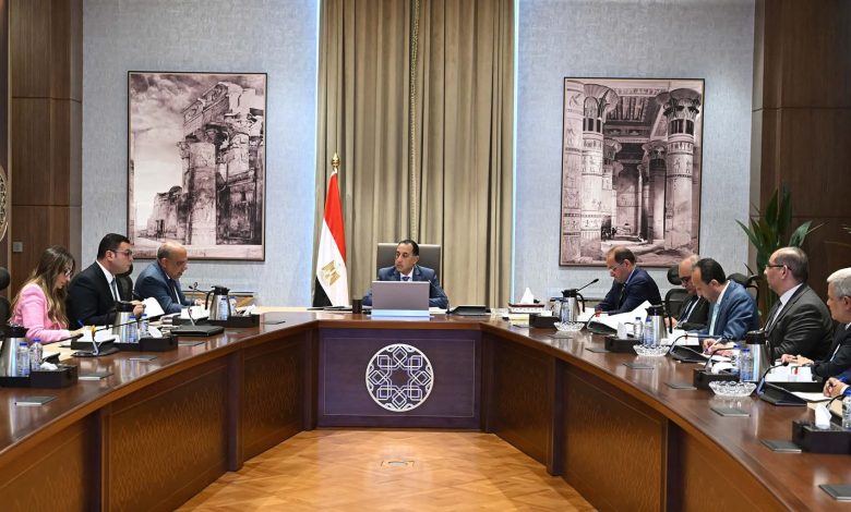 رئيس الوزراء يتابع جهود فض التشابكات المالية بين عدد من الجهات الحكومية رئيس الوزراء يتابع جهود فض التشابكات المالية بين عدد من الجهات الحكومية