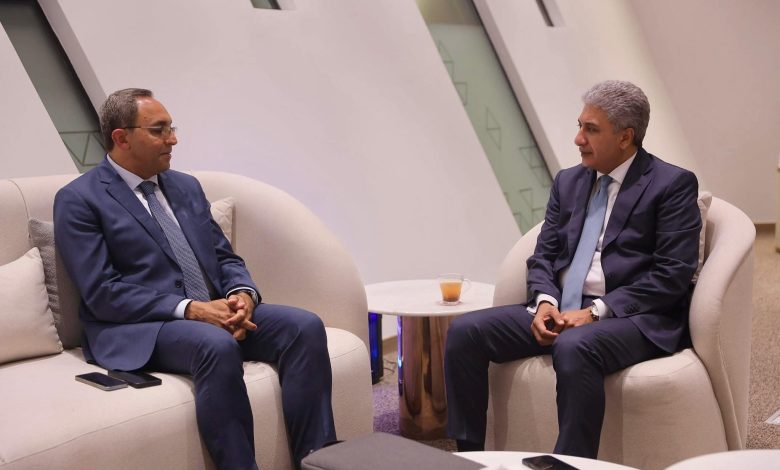وزير السياحة يلتقي بمحافظ قنا للعمل على ترويج المنتجات السياحية بالمحافظة