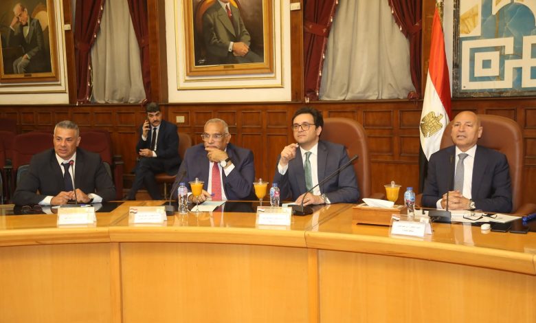 وزير الثقافة: نسعى لإحياء منطقة المسارح بالعتبة وتحويل حديقة الأندلس إلى مركز إشعاع فني وثقافي وزير الثقافة: نسعى لإحياء منطقة المسارح بالعتبة وتحويل حديقة الأندلس إلى مركز إشعاع فني وثقافي