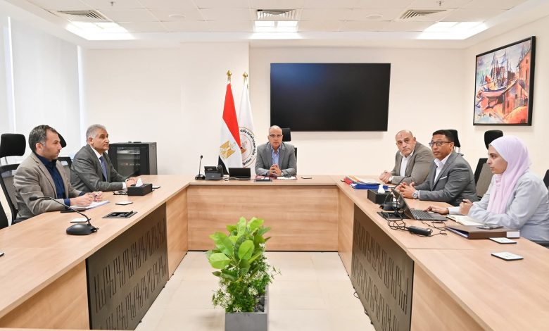وزير الري: نستعد لإطلاق “منظومة التراخيص الإلكترونية للمياه الجوفية” لتمكين المنتفعين من تقديم الطلبات إليكترونيًا وزير الري: نستعد لإطلاق “منظومة التراخيص الإلكترونية للمياه الجوفية” لتمكين المنتفعين من تقديم الطلبات إليكترونيًا