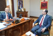 وزارة العمل وصندوق مكافحة الإدمان ينظمان ندوات توعوية في المصانع والشركات والكشف على العاملين
