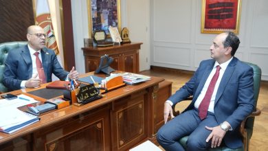 وزارة العمل وصندوق مكافحة الإدمان ينظمان ندوات توعوية في المصانع والشركات والكشف على العاملين