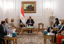 رئيس الوزراء يبحث مع نائب رئيس بنك الاستثمار الأوروبي تعزيز التعاون في الطاقة والمياه والمشروعات الصغيرة